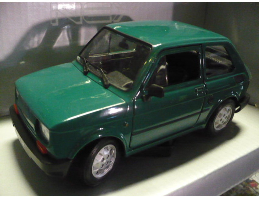 Fiat 126 model 1:21 zeleny
